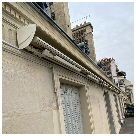 Stores banne monoblocs de balcon immeuble haussmannien à Paris  - Le Store Parisien