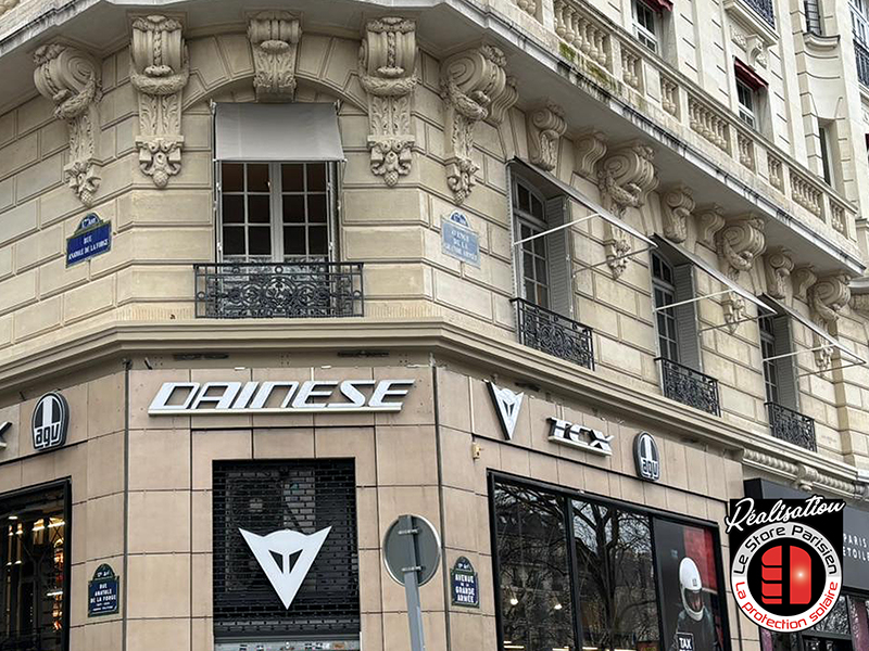 Stores à projection de commerce à Paris - Le Store Parisien