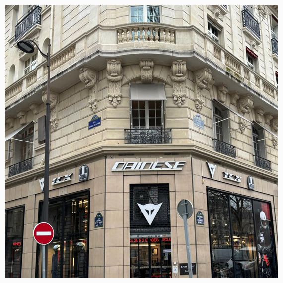 stores à projection à Paris 17ème - Le Store Parisien